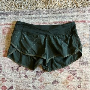 Forest green lulu shorts